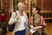 v.li. Bundesrätin Monika Mühlwerth (F) im Gespräch mit einer Veranstaltungsteilnehmerin