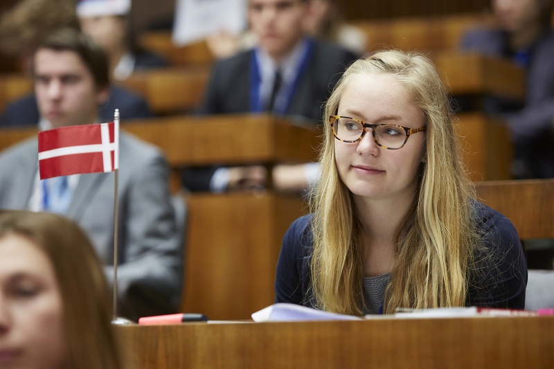 Europäische Jugendliche diskutieren zu den Themen Politik und Wirtschaft