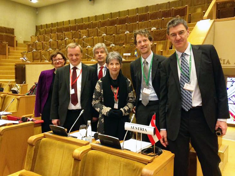 Die österreichische Delegation bei der Konferenz der ParlamentspräsidentInnen in Vilnius. von links: Brigitte Brenner, Bundesratspräsident Michael Lampel (S), Parlamentsdirektor Harald Dossi, Nationalratspräsidentin Barbara Prammer (S), Helfried Carl und Gerhard Koller