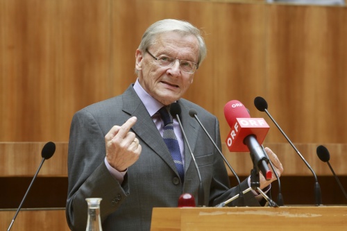 Präsident der Österreichischen Gesellschaft für Außenpolitik und die Vereinten Nationen (ÖGAVN) Wolfgang Schüssel am Rednerpult