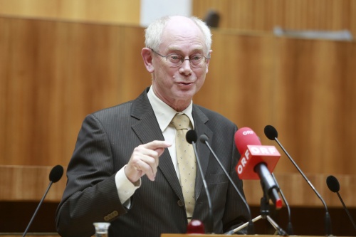 EU-Ratspräsident Herman van Rompuy bei seinem Vortrag am Rednerpult