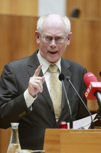EU-Ratspräsident Herman van Rompuy bei seinem Vortrag am Rednerpult