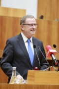Zweite Nationalratspräsident Karlheinz Kopf (V) am Rednerpult