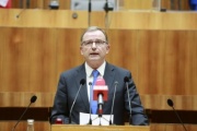Zweite Nationalratspräsident Karlheinz Kopf (V) am Rednerpult