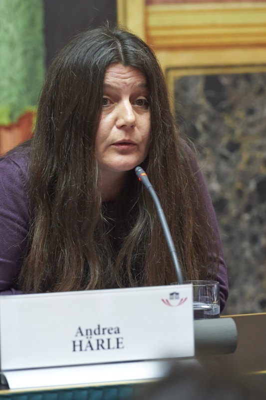 Geschäftsführerin Romano Centro Andrea Härle am Podium