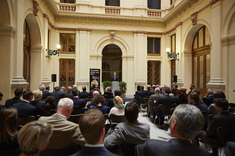 Blick ins Publoikum. 2. Nationalratspräsident Karlheinz Kopf (V) am Rednerpult