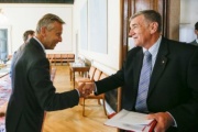 v.li.: Klubobmann Reinhold Lopatka (V) begrüßt den Präsidenten des australischen Senats John Hogg