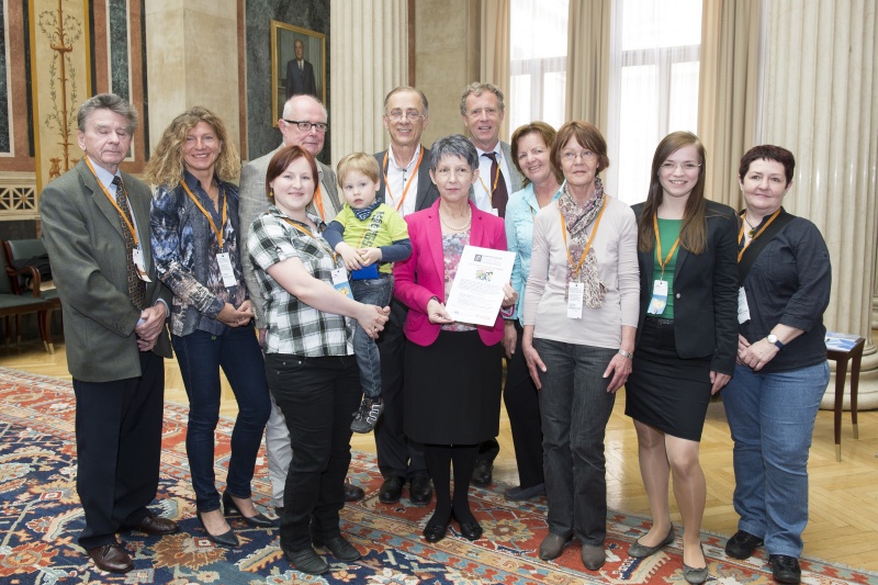 Gruppenbild der Delegation von Diabetes Austria mit Nationalratspräsidentin Barbara Prammer (S) (Mitte)