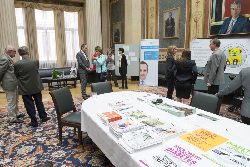 Informationsmaterial, Blick Richtung VeranstaltungsteilnehmerInnen