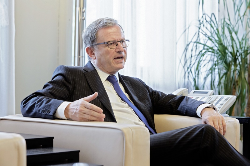 Zweieter Nationalratspräsident Karlheinz Kopf (V) während der Aussprachemit dem albanischen Botschafters Roland Bimo