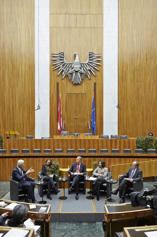 Podium v.li: Österreichische Forschungsföderungsgesellschaft Klaus Pseiner, Austria Wirtschaftsservice Edeltraud Stiftinger, ORF Klaus Unterberger, Medizinische Universität Wien Karin Gutierrez-Lobos und Institut für Höhere Studien Christian Keuschnigg