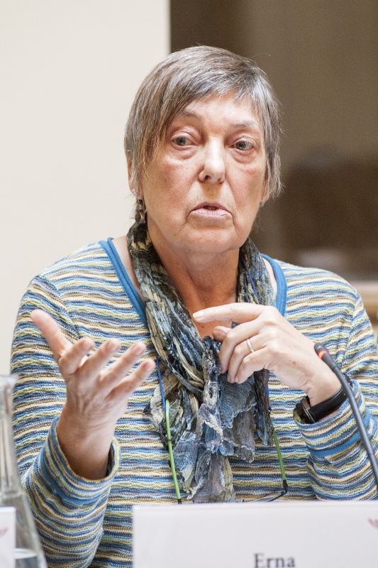 Pädagogin Erna Dittelbach am Podium