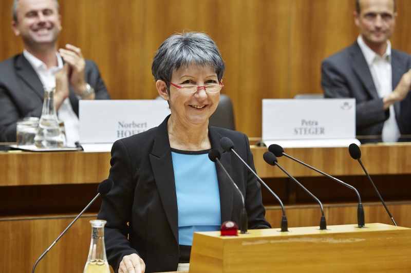 Nationalratspräsidentin Barbara Prammer (S) bei der Begrüßung