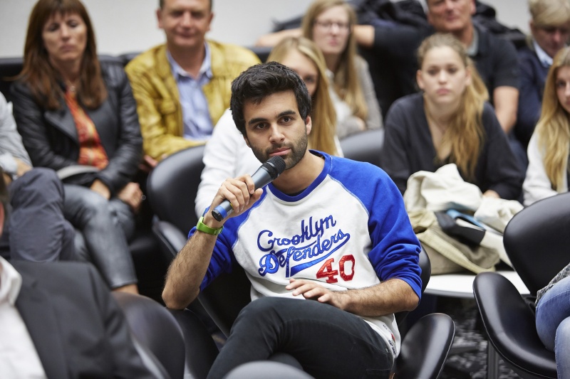 Ein Projektmitarbeiter im Publikum