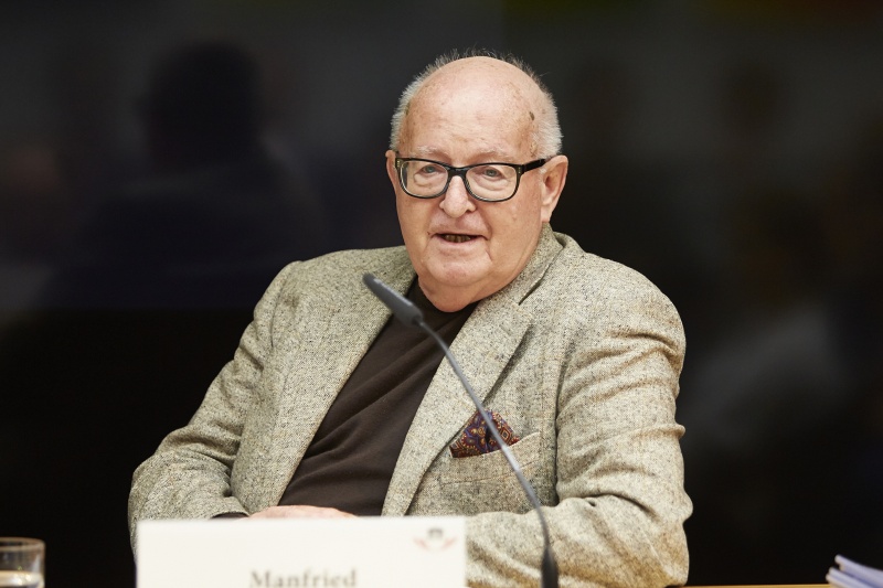 Politikwissenschafter Manfried Welan am Podium