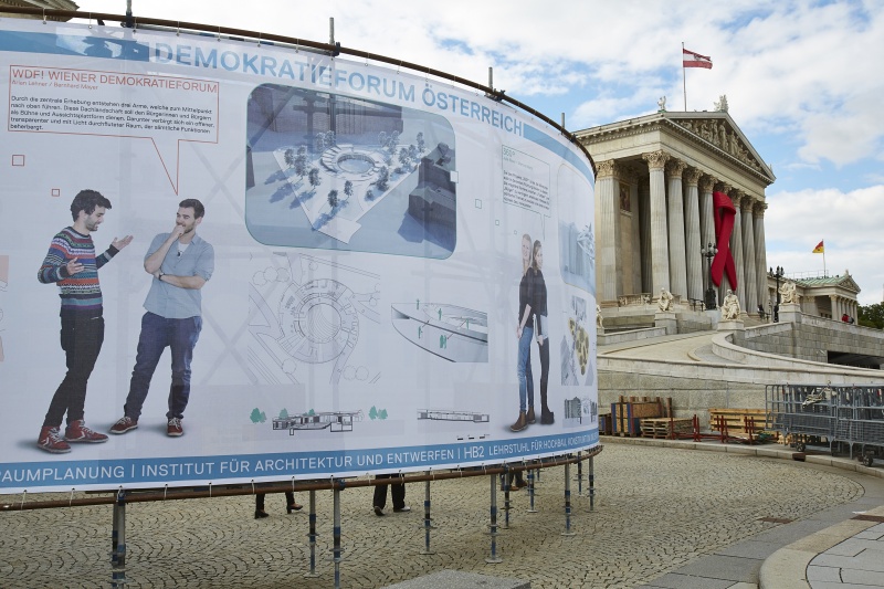 Austellung vor dem Parlament
