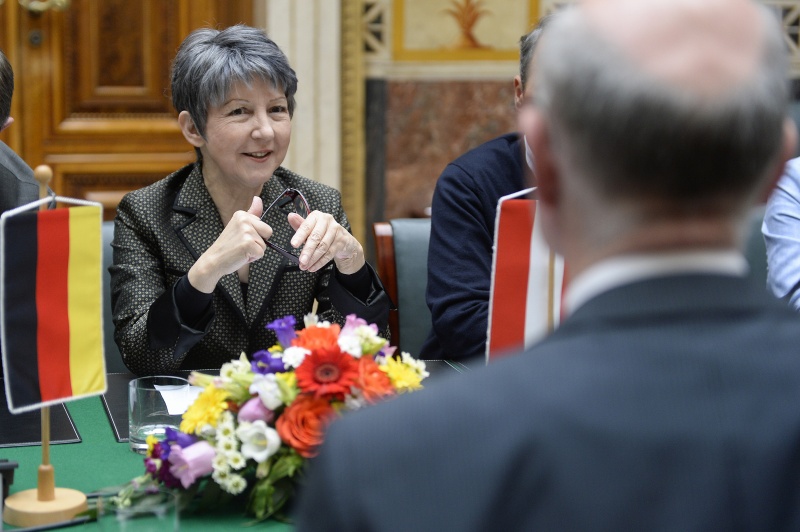 Nationalratspräsidentin Barbara Prammer (S) während der Aussprache mit dem Präsidenten des Deutschen Bundestags Norbert Lammert