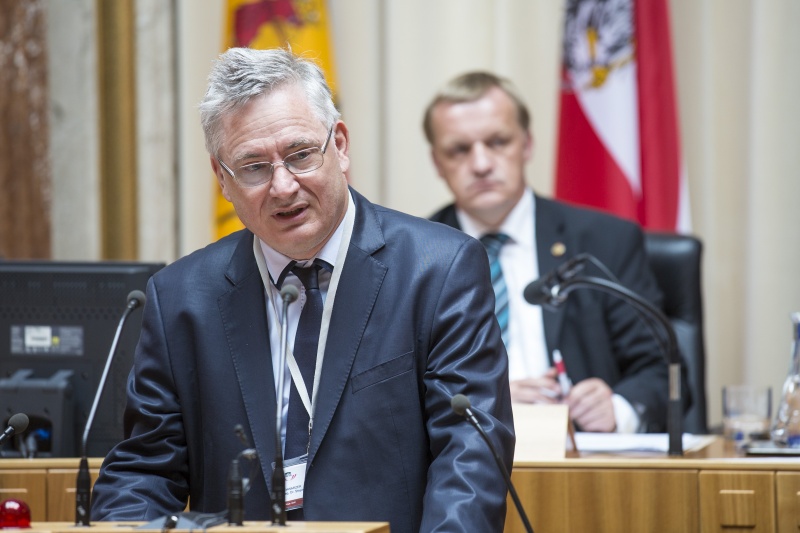 Wirtschaftskammer Österreich Stephan Schwarzer bei seinem Einleitungsstatement
