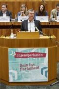 Der Dritte Nationalratspräsident Norbert Hofer (F) begrüßt die VeranstaltungsteilnehmerInnen