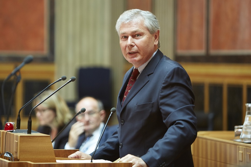 Der Präsident des Burgenländischen Landtages Gerhard Steier am Rednerpult