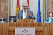 Der Präsident des Oberösterreichischen Landtages Viktor Sigl am Rednerpult