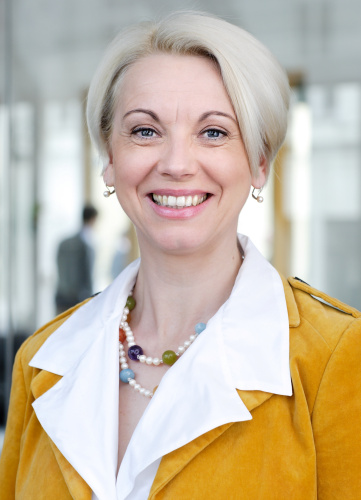 Portrait of Mag. Dr. Angelika Mlinar, LL.M.