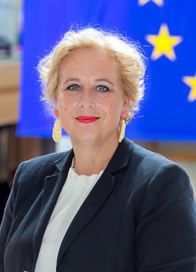 Portraitfoto von Mag. Claudia Schmidt