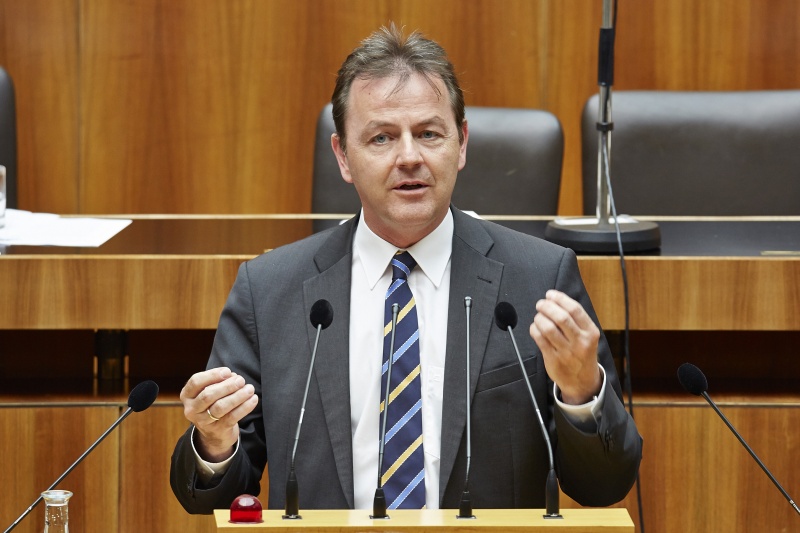 Nationalratsabgeordneter Nikolaus Berlakovich (V) am Rednerpult