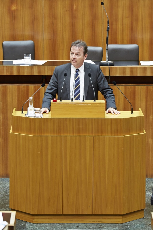 Nationalratsabgeordneter Nikolaus Berlakovich (V) am Rednerpult