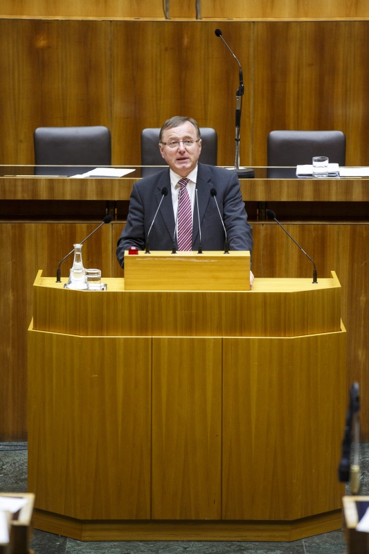 Nationalratsabgeordneter Johann Singer (V) am Rednerpult