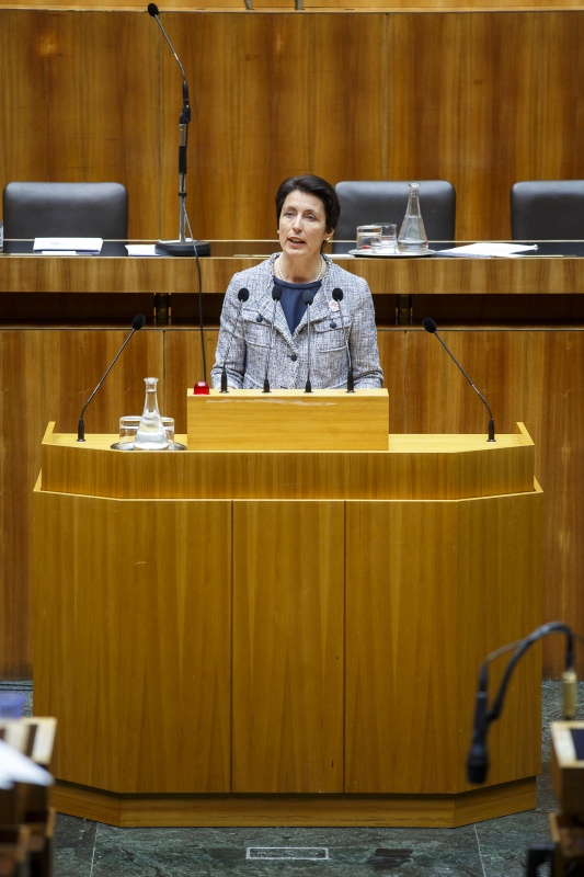 Nationalratsabgeordnete Michaela Steinacker (V) am Rednerpult