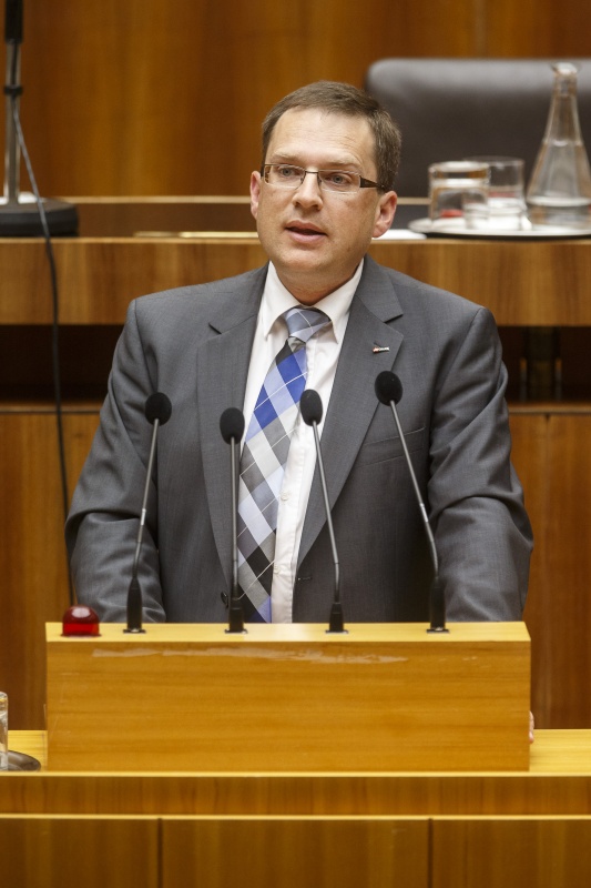 Nationalratsabgeordneter August Wöginger (V) am Rednerpult