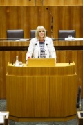 Nationalratsabgeordnete Andrea Gessl-Ranftl (S) am Rednerpult