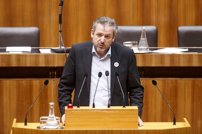 Nationalratsabgeordneter Werner Groiss (V) am Rednerpult