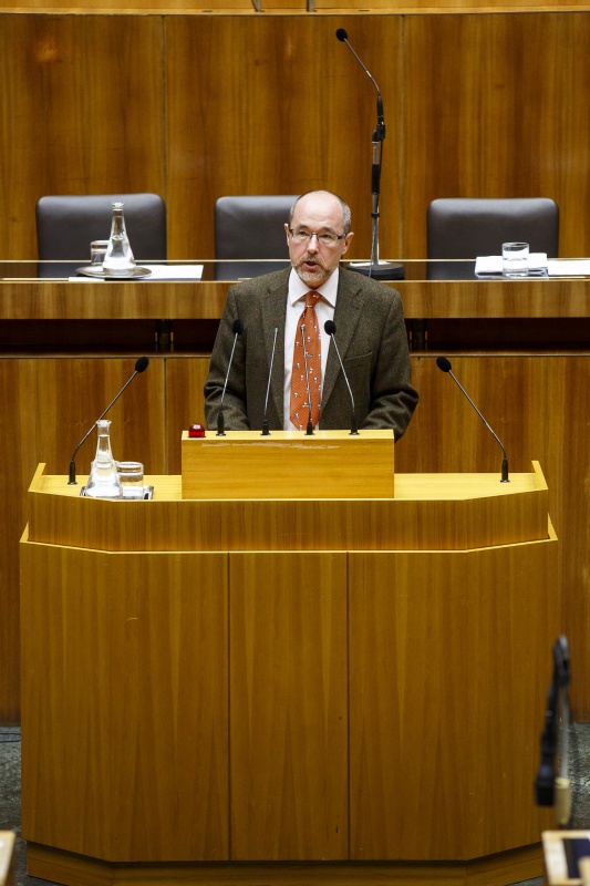 Nationalratsabgeordneter Christoph Vavrik (N) am Rednerpult