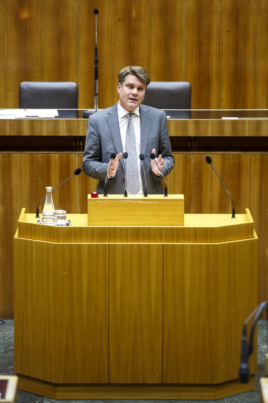 Nationalratsabgeordneter Johannes Rauch (V) am Rednerpult