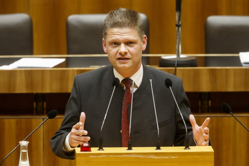Nationalratsabgeordneter Andreas Hanger (V) am Rednerpult