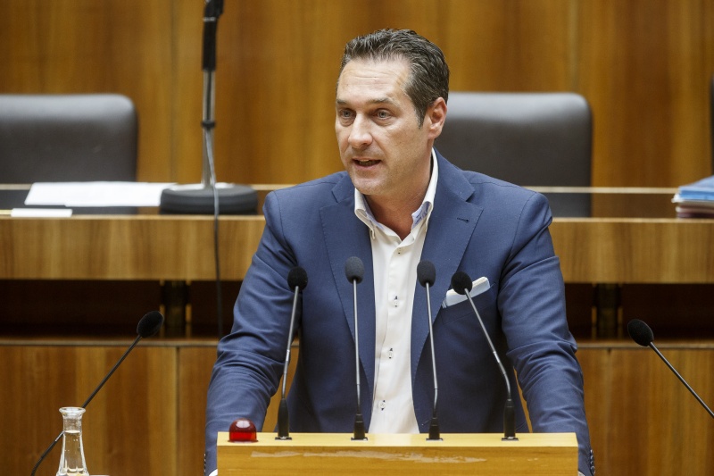 Klubobmann Heinz-Christian Strache (F) am Rednerpult