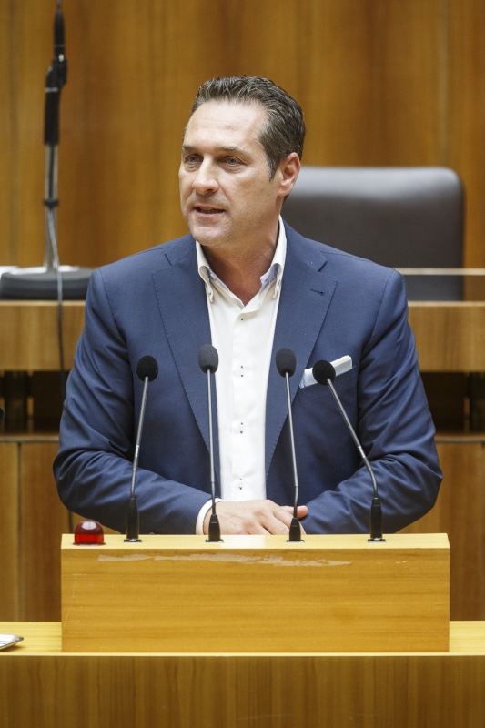 Klubobmann Heinz-Christian Strache (F) am Rednerpult