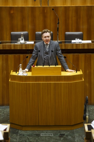 Nationalratsabgeordneter Andreas F. Karlsböck (F) am Rednerpult