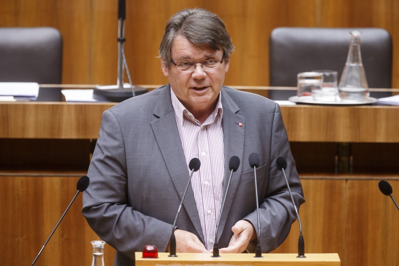 Nationalratsabgeordneter Wolfgang Katzian (S) am Rednerpult