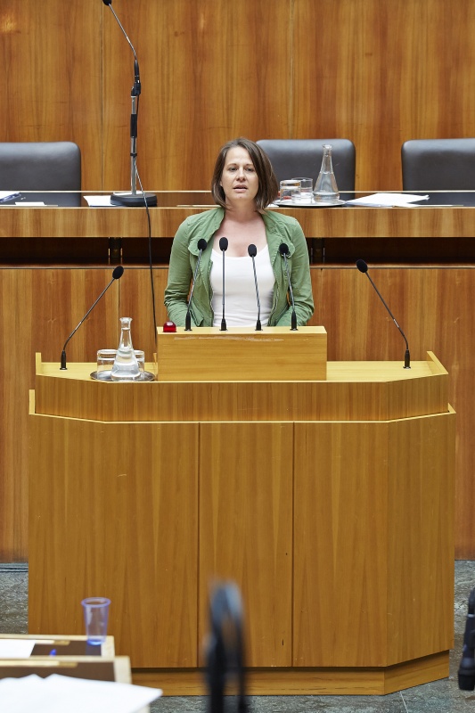 Nationalratsabgeordnete Christiane Brunner (G) am Rednerpult