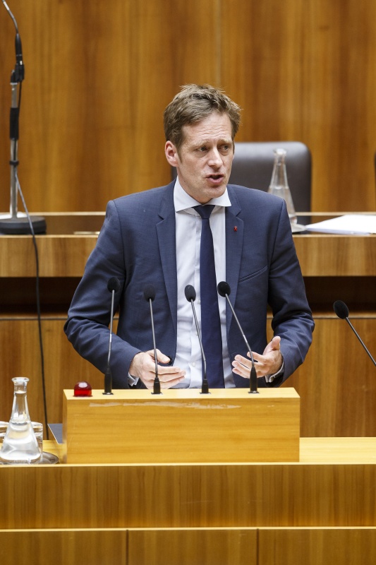 Nationalratsabgeordneter Kai Jan Krainer (S) am Rednerpult