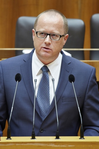 Nationalratsabgeordneter Hubert Fuchs (F) am Rednerpult