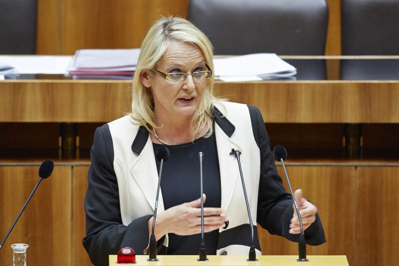 Nationalratsabgeordnete Carmen Gartelgruber (F) am Rednerpult