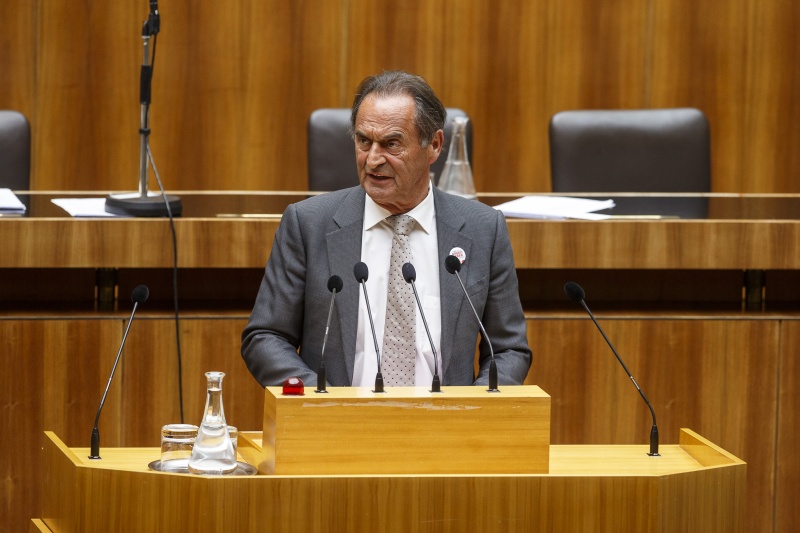 Nationalratsabgeordneter Gabriel Obernosterer (V) am Rednerpult