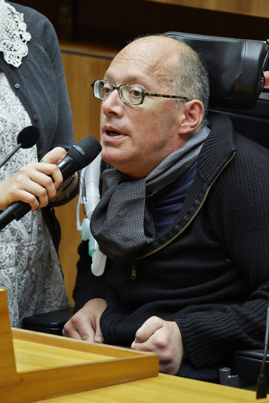 Nationalratsabgeordneter Franz-Joseph Huainigg (V) am Rednerpult