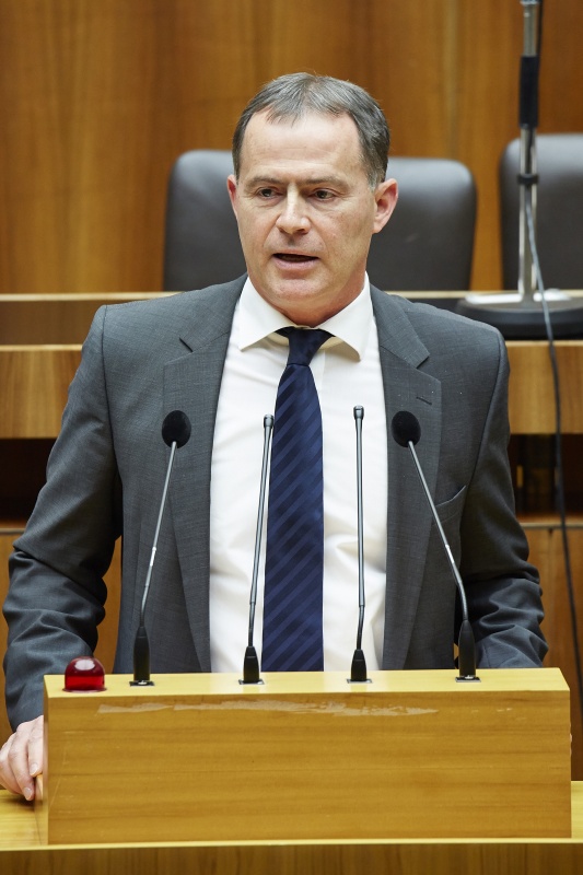 Nationalratsabgeordneter Johannes Jarolim (S) am Rednerpult