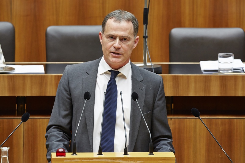 Nationalratsabgeordneter Johannes Jarolim (S) am Rednerpult