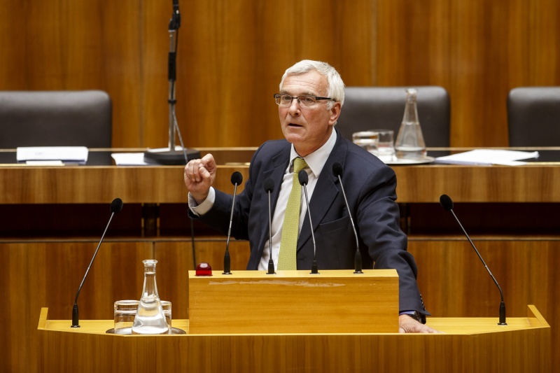 Nationalratsabgeordneter Elmar Podgorschek (F) am Rednerpult